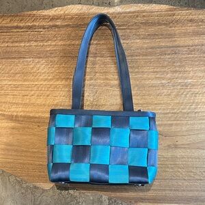Harveys Limited Edition #28/250 Aqua and Navy Seatbelt Tote Bag